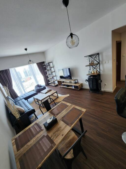 Ferienwohnung Cozy 1Br In Iconic Tower Abu Dhabi Exterior foto