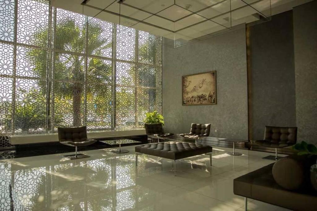 Ferienwohnung Cozy 1Br In Iconic Tower Abu Dhabi Exterior foto