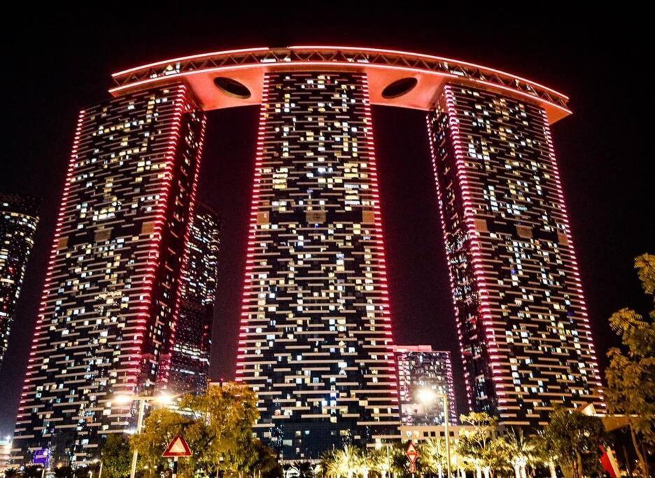 Ferienwohnung Cozy 1Br In Iconic Tower Abu Dhabi Exterior foto