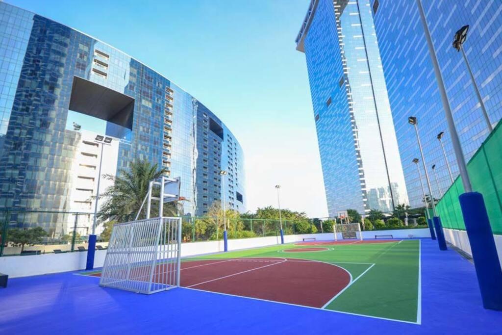 Ferienwohnung Cozy 1Br In Iconic Tower Abu Dhabi Exterior foto