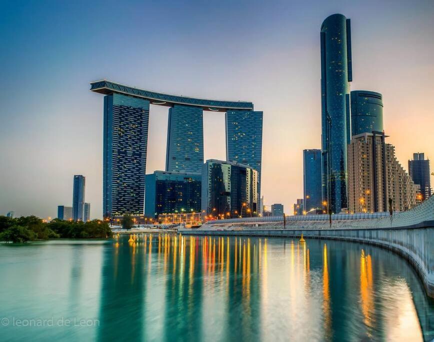 Ferienwohnung Cozy 1Br In Iconic Tower Abu Dhabi Exterior foto